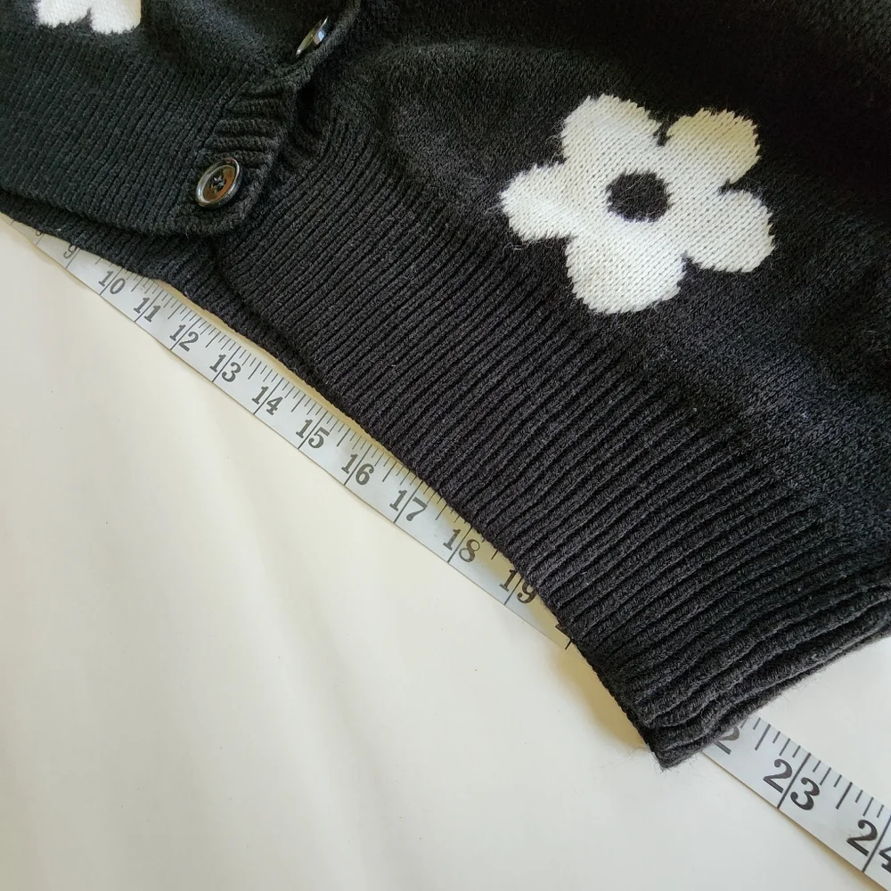 Just Polly New York Daisy Cardigan Black Crop Sweater Size Medium - Picture 9 of 9